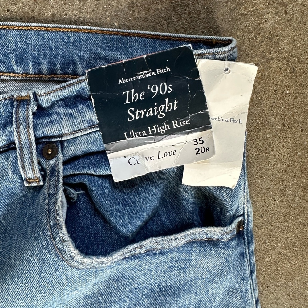 NWT A&F Curve Love The ‘90s Straight Ultra High Rise in Medium Wash Size 35|20L - Picture 10 of 13